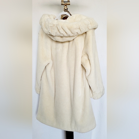 Gallery Women's Super Soft Faux Fur Coat Hooded Hook/Button Ivory Small - Picture 4 of 16